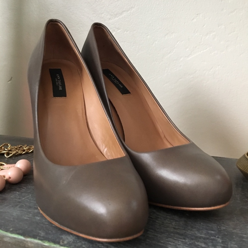 Ann Taylor Pumps